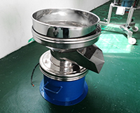 450過濾篩是集篩分與過濾為一身的過濾設備，多用于液體物料的過濾作用。